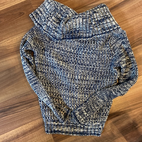 Guess - Cowlneck Cozy Swester - Picture 7 of 7